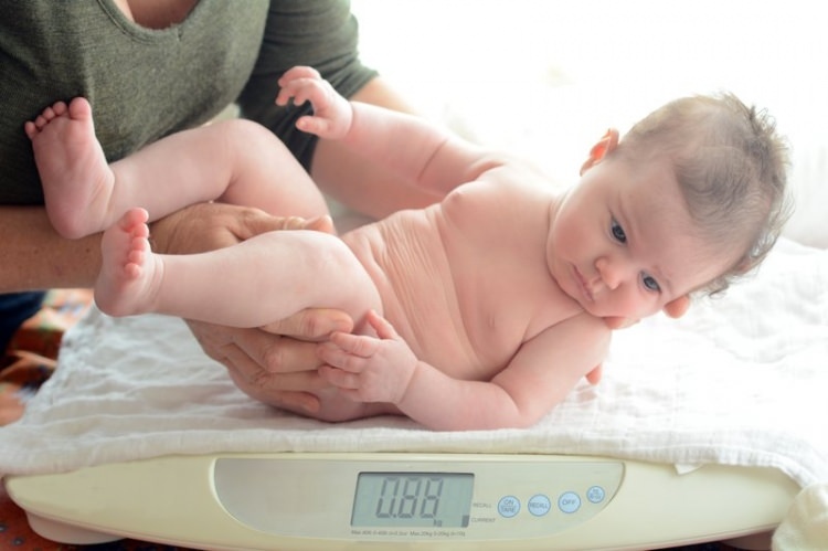 כיצד למדוד את הגובה והמשקל של התינוקות