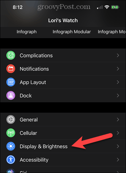 הקש על Display & Brightness באפליקציית Watch באייפון שלך