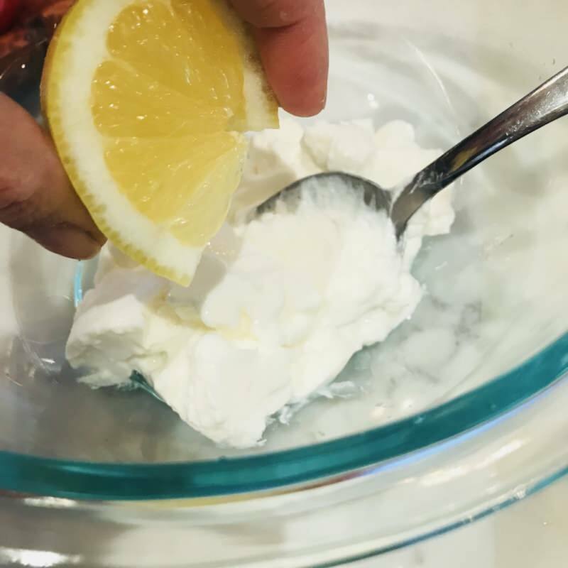 מה היתרונות של יוגורט ומסיכת לימון לעור? יוגורט ביתי ומסכת לימון