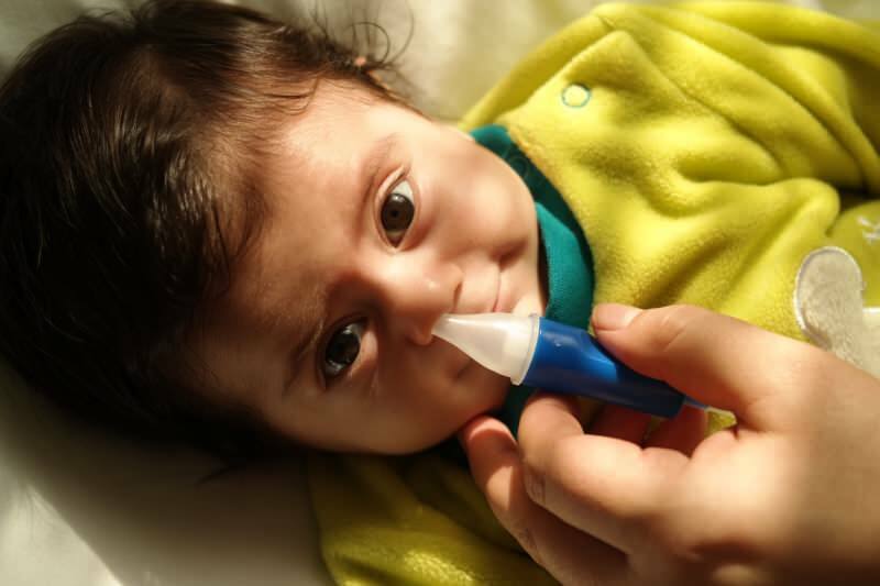איך לנקות את אפם של תינוקות מבלי לפגוע? גודש באף ושיטת ניקוי בתינוקות