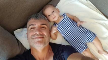 בנו של Özcan Deniz הוא בן 9 חודשים