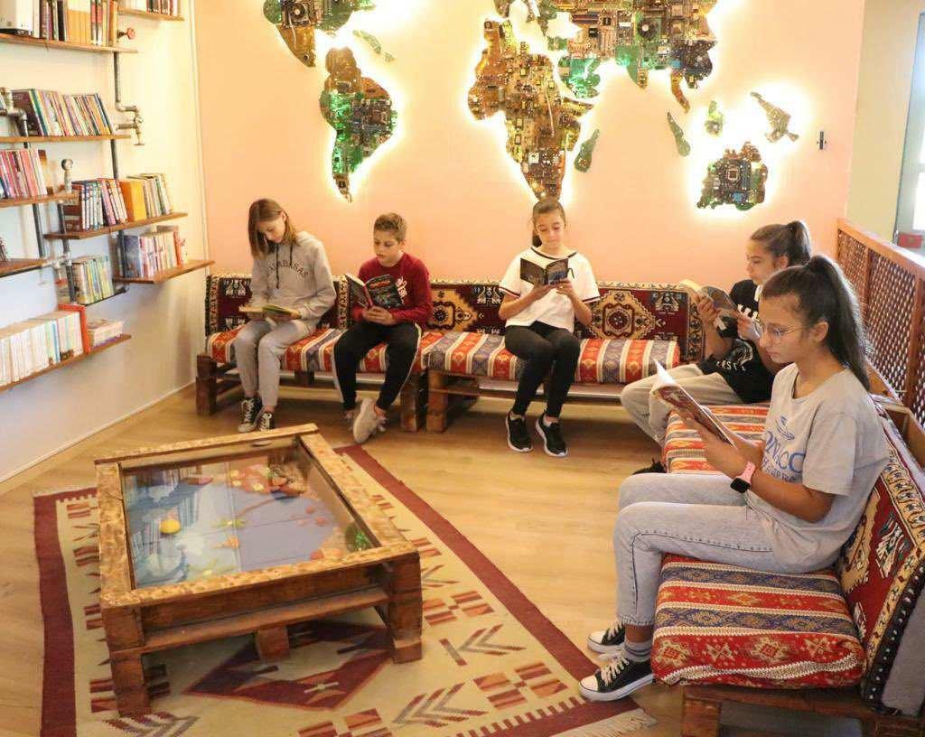 בית הספר התיכון Ayaskent İrfan Kırdar באיזמיר ברגמה הקים גן מיחזור
