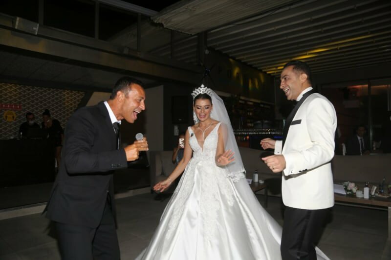 החתונה שמאגדת שמות מפורסמים! סינאן גוזל וסבאל דוגאן התחתנו