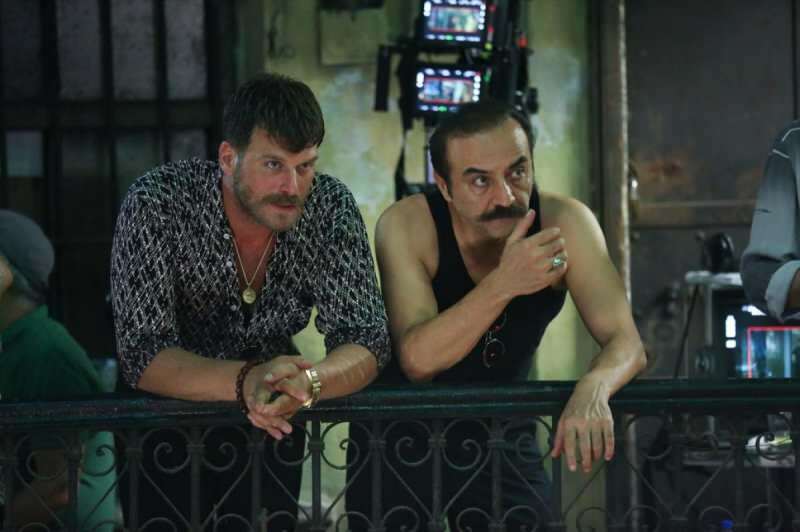 התפקיד האחרון של Kıvanç Tatlıtuğ בסרט הוא ספירלה של יצירות מאורגנות