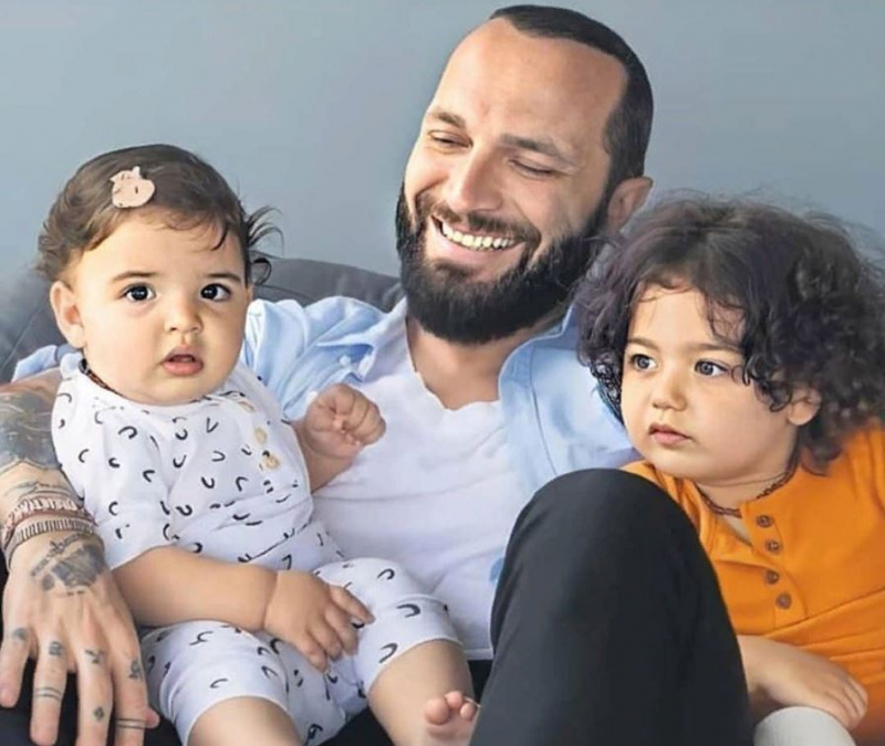 3 מברקאי Şahin ו- Özlem Ada Şahin. שיתוף ילדים