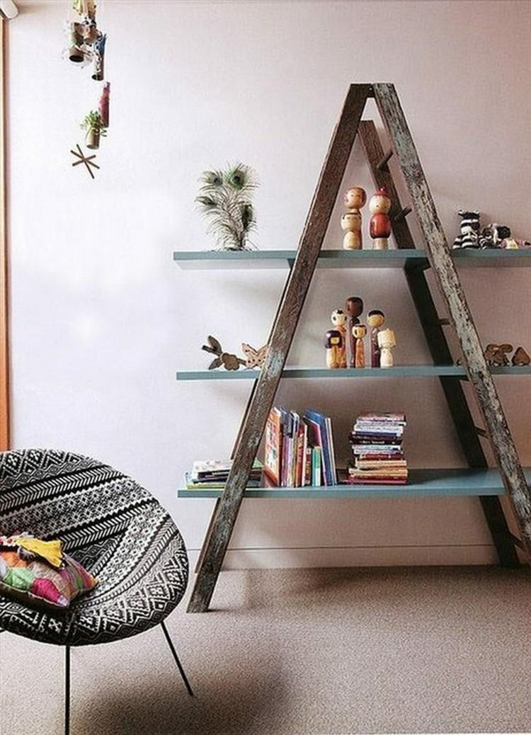 הכנת ארון ספרים דקורטיבי עם גרם מדרגות ישן