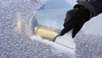 כיצד למנוע קרח מחלונות הרכב?