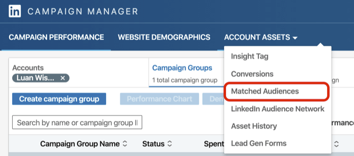 בחר קהל תואם מהתפריט הנפתח נכסי חשבון ב- LinkedIn Campaign Manager