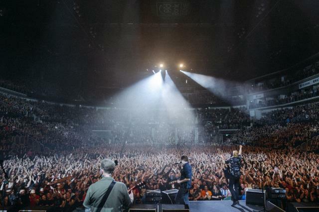 להקת הרוק Toten Hosen מגייסת יותר ממיליון יורו עבור קורבנות רעידת אדמה בהופעה