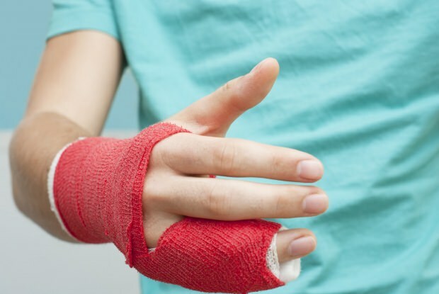 מה גורם לשבירת אצבעות? מהם התסמינים של שבירת אצבעות?