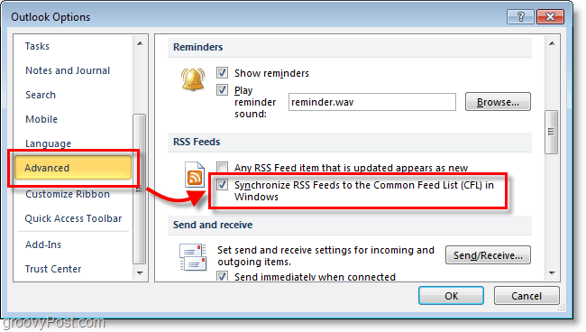 בחלון האפשרויות של Outlook 2010 גלול למטה למתקדמים ולחץ על סנכרון הזנות RSS כפתור תיבת סימון תחת עדכוני RSS