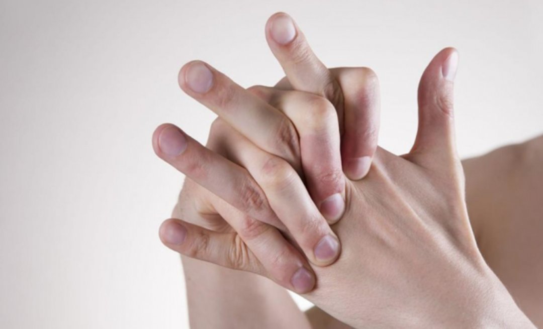 מה הנזקים של אצבעות סדוקות, איך להשאיר את זה?