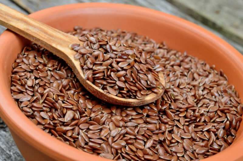 ניתן לאבק זרעי פשתן ולהוסיף לארוחות או לסלטים