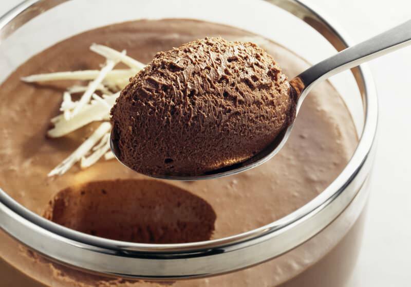 איך מכינים קינוח מוס בבית? מתכון מוס שוקולד קל ביותר