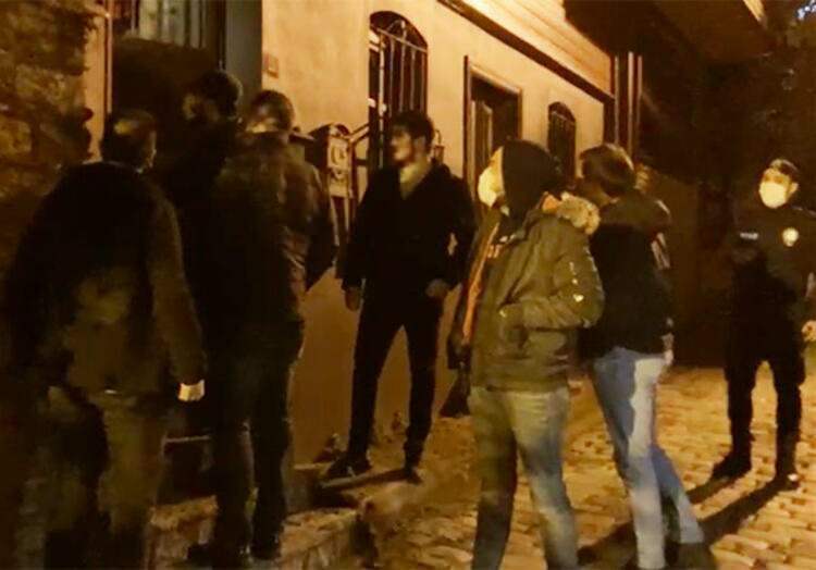 המשטרה פשטה על ביתו של Özge Özpice