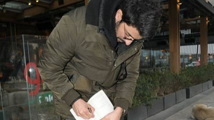 Engin Akyürek חתם על ספר