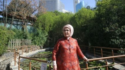 הגברת הראשונה Nezahat Gökyiit בגן הבוטני!