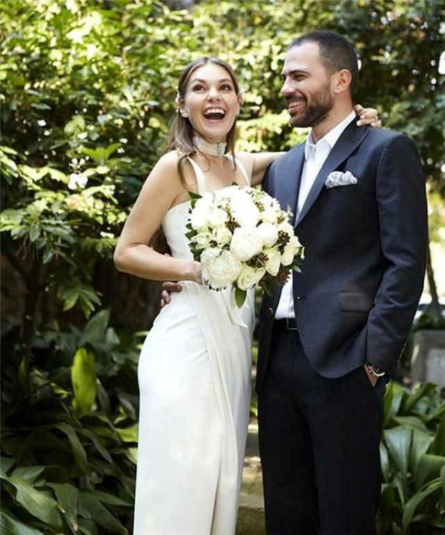 אסלי אנבר תמונת חתונה ובעלה