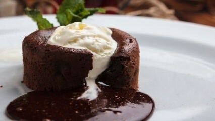 איך מכינים עוגת שוקולד חמה?