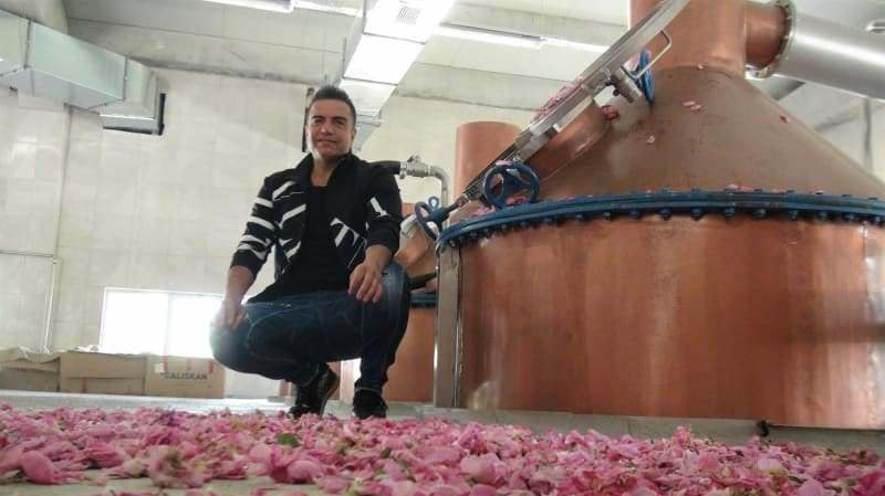 ברדן מרדיני הקים מפעל לנפט ורדים בחצר עיר הולדתו