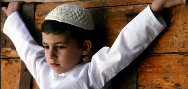 מה צריך לעשות לילד שלא מתפלל?
