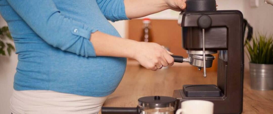 חצי כוס קפה ביום בהריון מקצרת את גובה הילד ב-2 ס