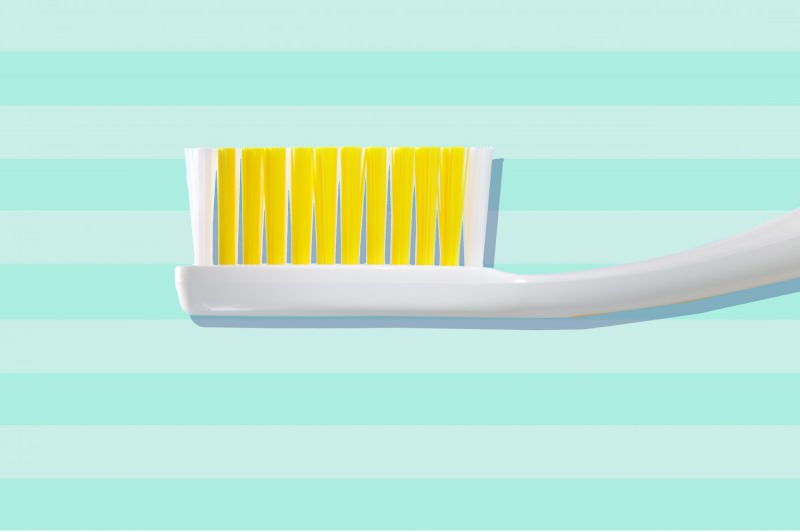 כיצד לנקות מברשת שיניים