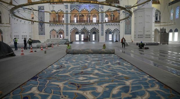 השטיחים של מסגד Çamlıca הונחו