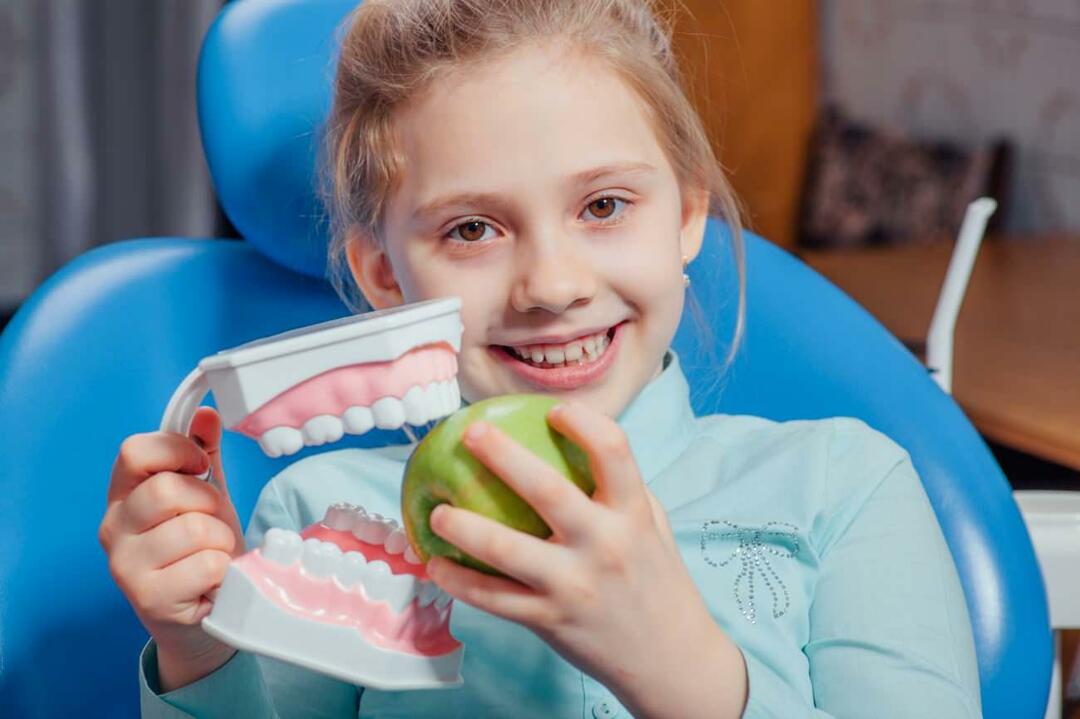 איך טיפול שיניים צריך להיות לילדים שהולכים לבית הספר?