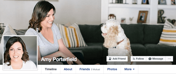 איימי פורטרפילד משתמשת בתמונות מזדמנות לפרופיל הפייסבוק האישי שלה שעדיין יעבדו בהקשרים עסקיים.