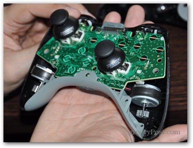 החלף מקשי אצבע אנלוגיים בקר בקר Xbox 360 פנימה