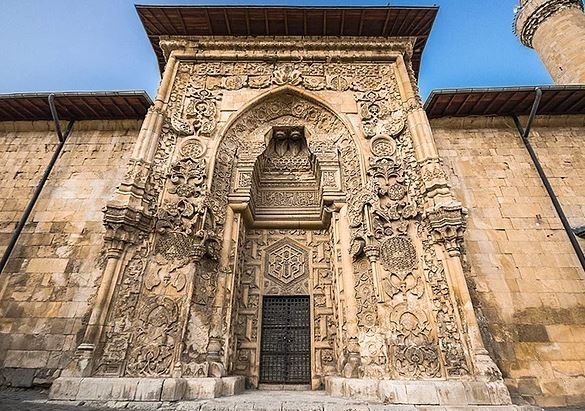 המסגד הגדול של דיוויגי - שער השמים