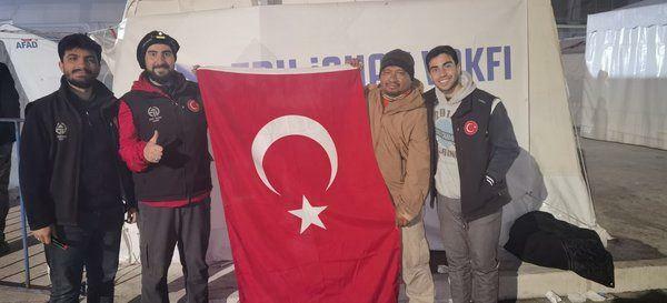 קרול ז'איר קוריאה לופז הורחק עם דגלי טורקיה