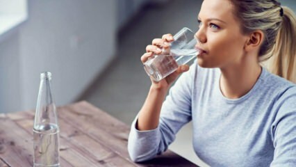 האם שתיית מים רבה מדי מזיקה?