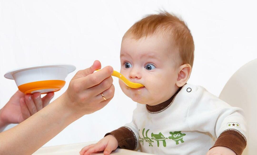 תינוק אוכל