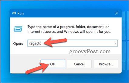 פתח את Regedit דרך הפעלה ב-Windows