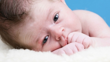 כיצד לטפל בתינוקות שזה עתה נולדו?