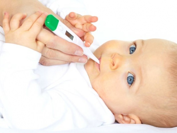 כיצד להפחית חום אצל תינוקות