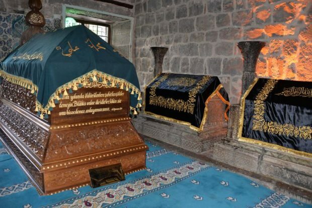 נשות דיארבקיר סרוגות לקברי הנביאים