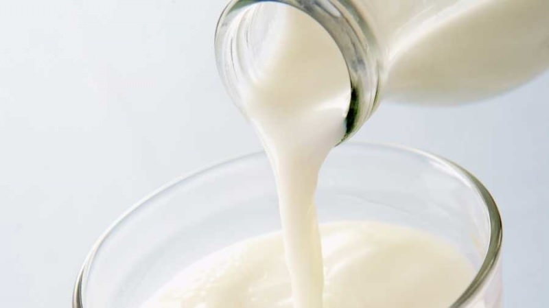 מה נעשה כדי להימנע מביצועו בזמן מזיגת חלב? טכניקת מזיגת חלב בלי להתיז עליך חלב