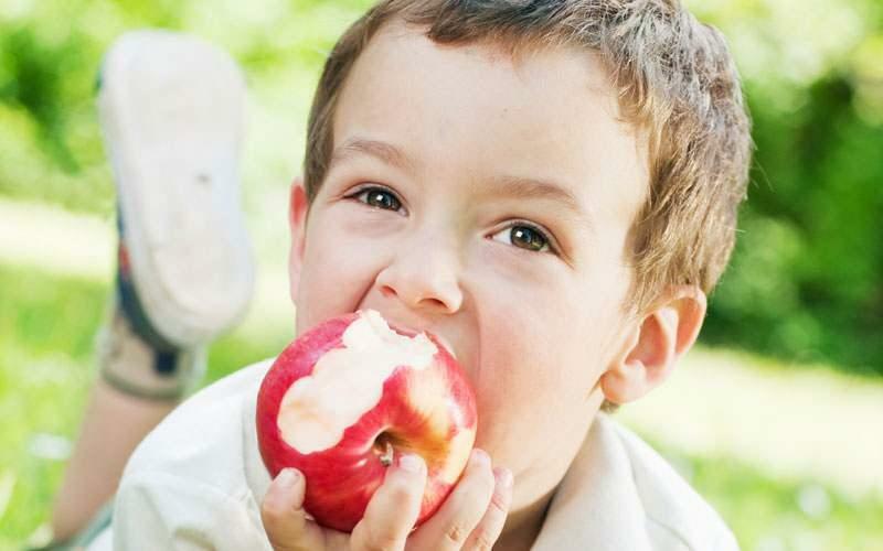 צריכת פירות וירקות טריים לבריאות השיניים בילדים