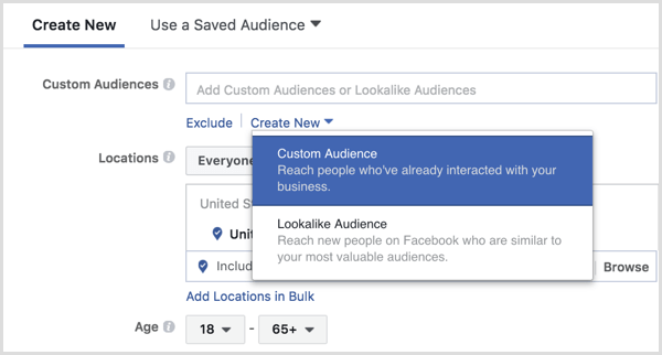 מנהל מודעות פייסבוק יוצר קהל מותאם אישית במהלך הגדרת המודעה