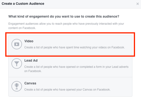 בחר וידאו עבור קהל הווידיאו המותאם אישית שלך בפייסבוק.