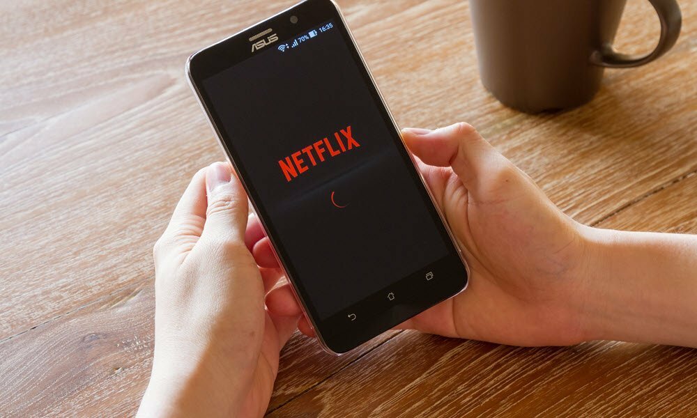 כיצד להשתמש בתכונת "הורדות בשבילך" של Netflix