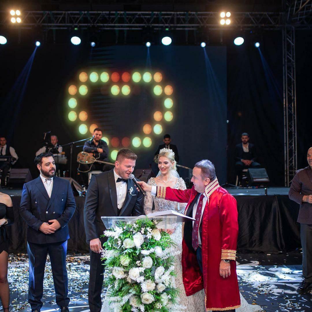 החתונה של הזוג המפורסם נעשתה על ידי ראש עיריית מטרופולין אנטליה.