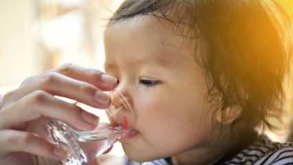 כיצד יש לתת מים לתינוקות? האם ניתן לתת מים לתינוקות מתחת לחצי שנה?