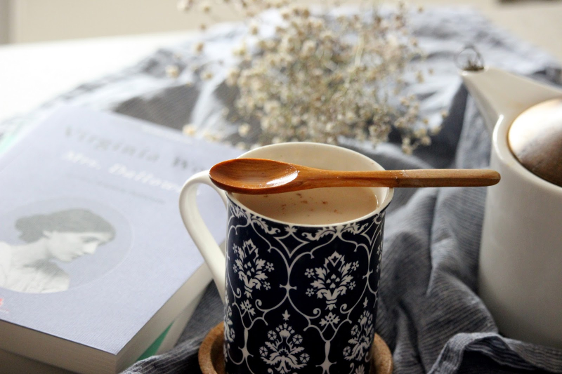 מה זה Chai Tea Latte ואיך מכינים אותו? מה יש בלאטה של ​​תה צ'אי?