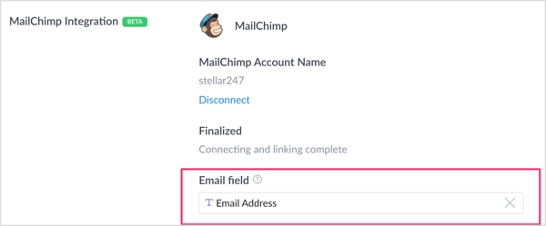 במקטע שילוב Mailchimp, לחץ בתיבה שדה דוא"ל ובחר את השדה המותאם אישית שיצרת כדי ללכוד כתובות דוא"ל. 