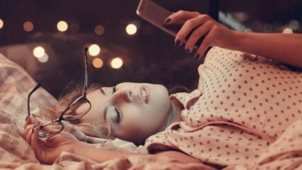 מה גורם לשימוש בטלפון לפני השינה?