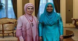 הגברת הראשונה ארדואן נפגשה עם סג'ידה מוחמד, אשתו של נשיא המלדיביים Muizzu